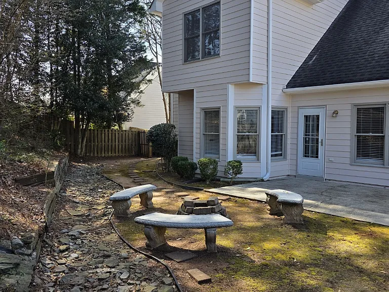 100 Silver Water Ct — Photo 38