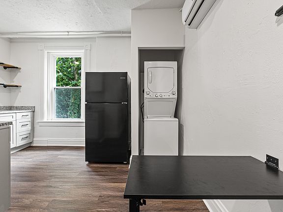 5th image of 427 Whiteman St APT 4