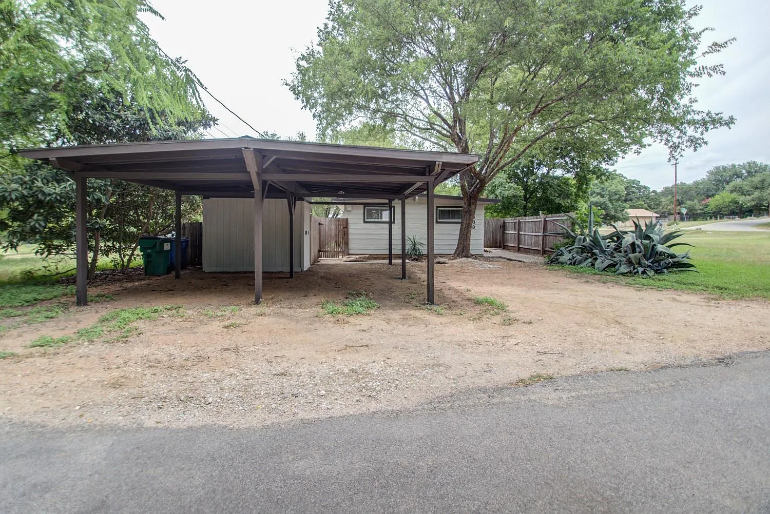 2 bed, 1.0 bath, 800 sqft, $1,695 — Photo 3