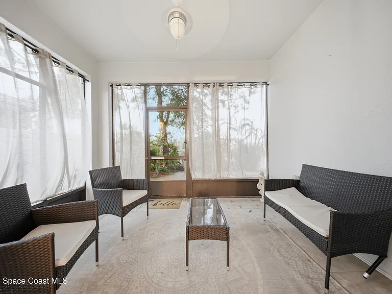 2039 Tullagee Ave — Photo 32