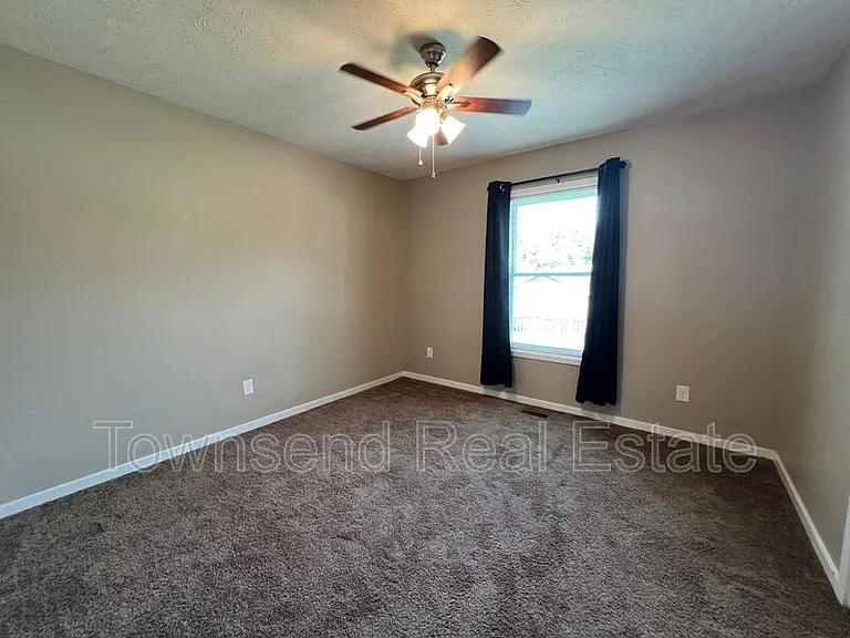 420 Mangum Ct — Photo 8