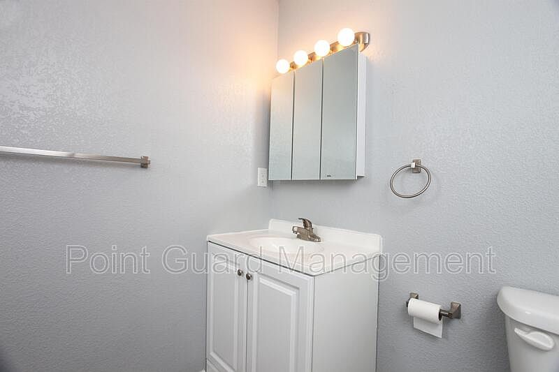 2nd image of 928 N Carter St #211