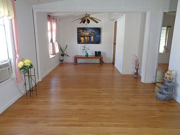 4th image of 1073 Sand Creek Dr