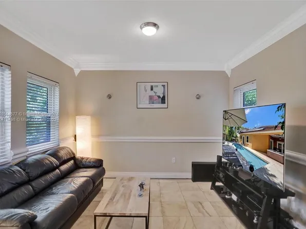 308 NE 89th St, El Portal, FL 33138