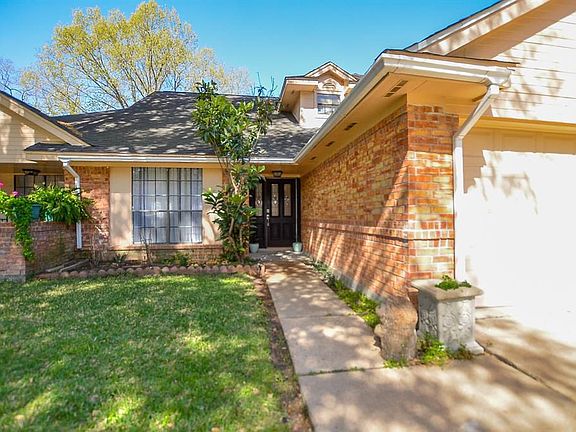 3rd image of 3319 Lindenfield Dr