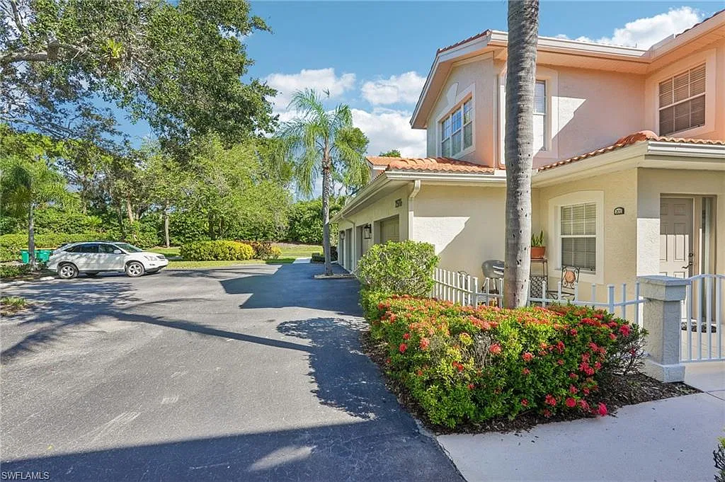 2 bed, 2.0 bath, 1436 sqft, $4,500 — Photo 3