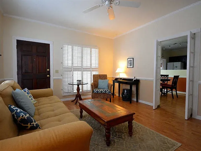 121 Ashley Ct — Photo 5