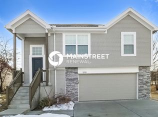 10909 Highview Rd, Peculiar, MO 64078