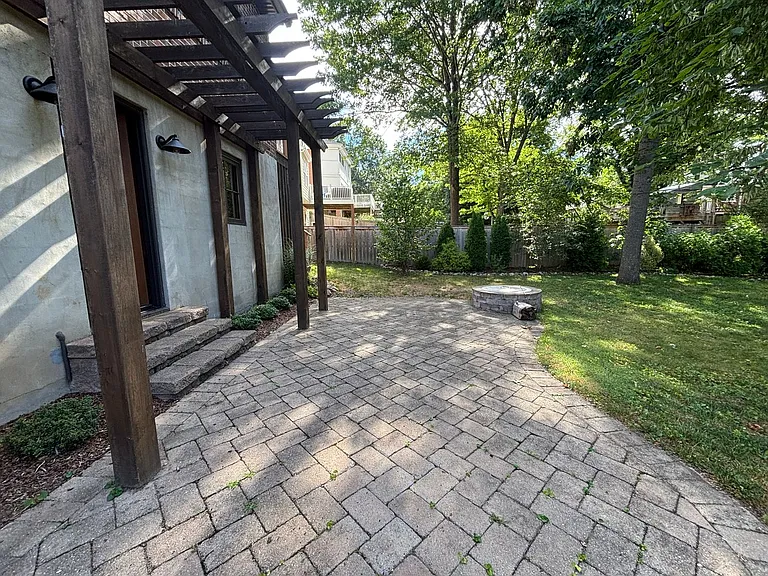 2412 Alberta Ave SW — Photo 46