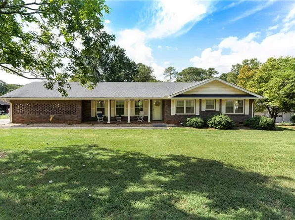 6 Brookwood Dr, Cartersville, GA 30120