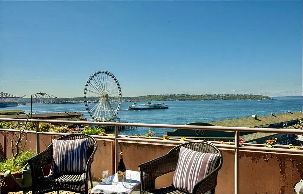 Hillclimb Court - 2 bed 2 bath waterfront condominium - 2 bedrooms + den — Photo 2