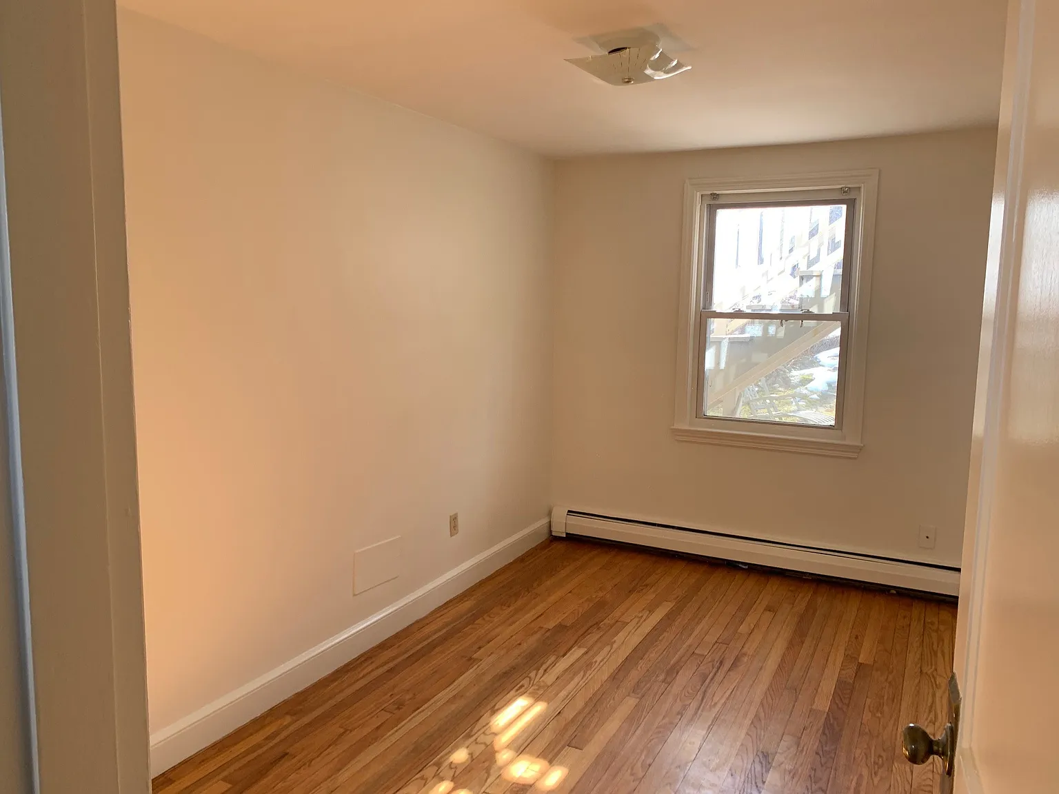 2 bed, 750 sqft, $2,411 — Photo 4