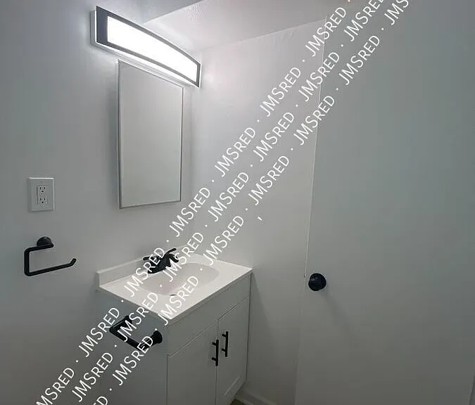 1433 S Kenneth Pl #8 — Photo 11
