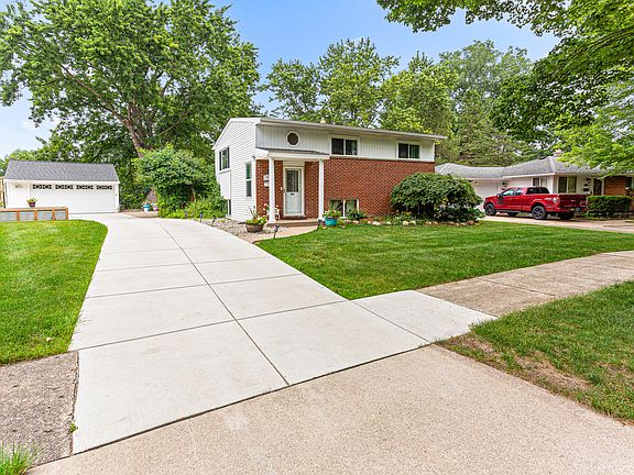 2nd image of 718 Panorama Dr