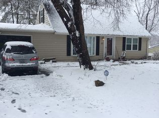 23 W Meadow Ln, Ballwin, MO 63021