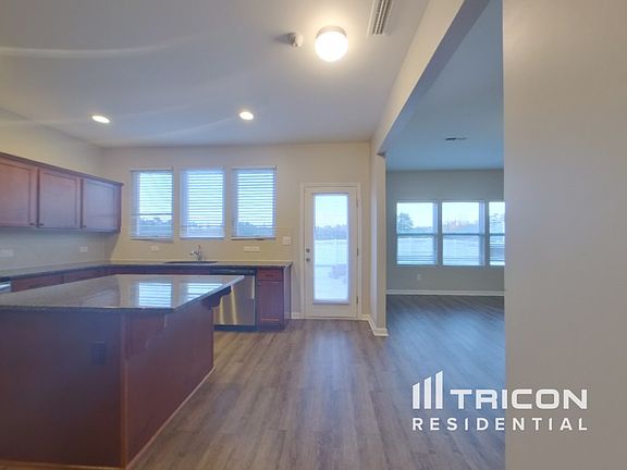 4th image of 3313 Pikes Peak Dr