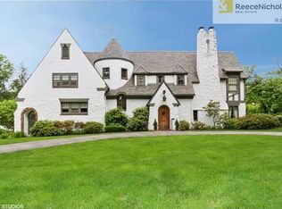 1011 Greenway Ter, Kansas City, MO 64113