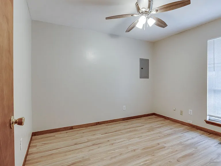 819 N Eagle Ln — Photo 28