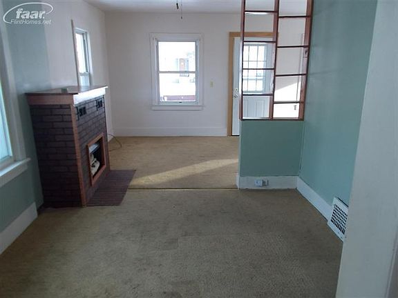 2nd image of 722 Broadway Ave