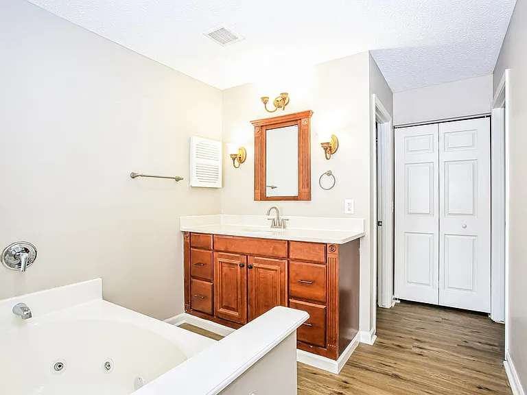 6322 Bellinger Dr — Photo 14