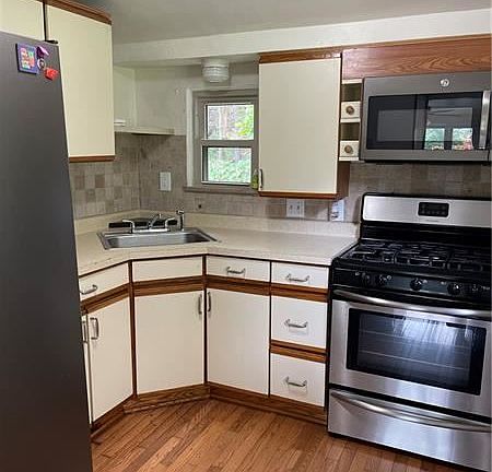 5th image of 1001 Columbia Ave