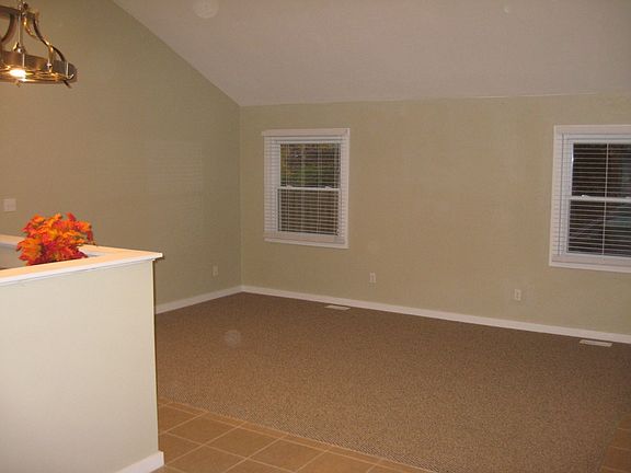 Great room w/cathedral ceiling