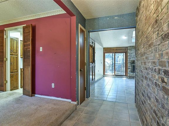 4th image of 2221 Shadydale Dr