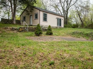 25 Siebrecht Rd, Pleasant Valley, NY 12569