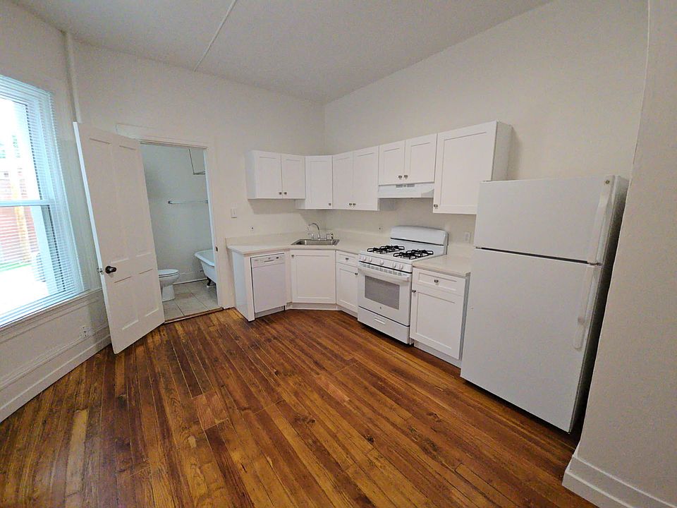 2nd image of 939 N Ogden St #1