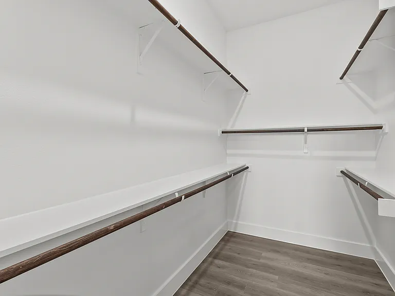 B2-Enclave-Closet B2-Enclave-Closet