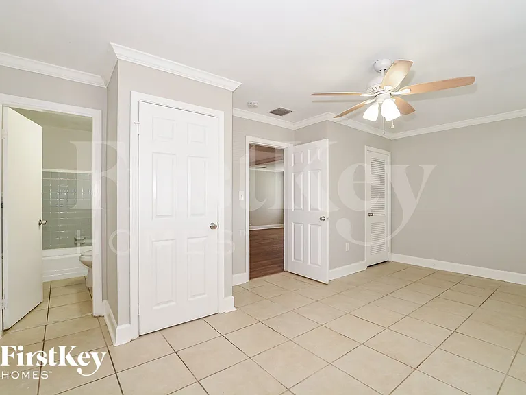 561 Monroe Ave — Photo 9