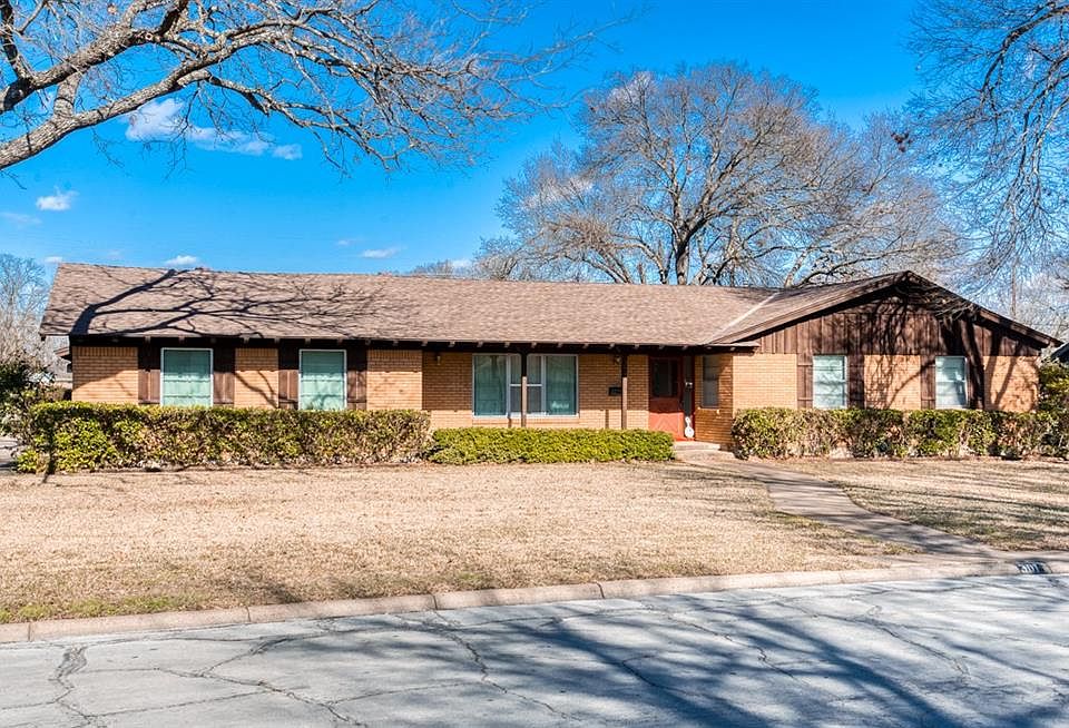 1st image of 301 Monticello Dr