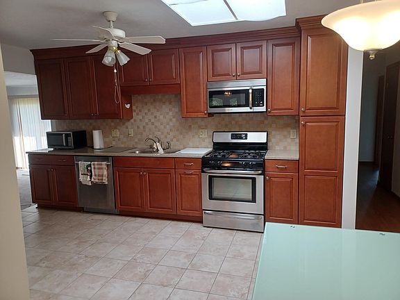 4th image of 6777 Wood Creek Dr