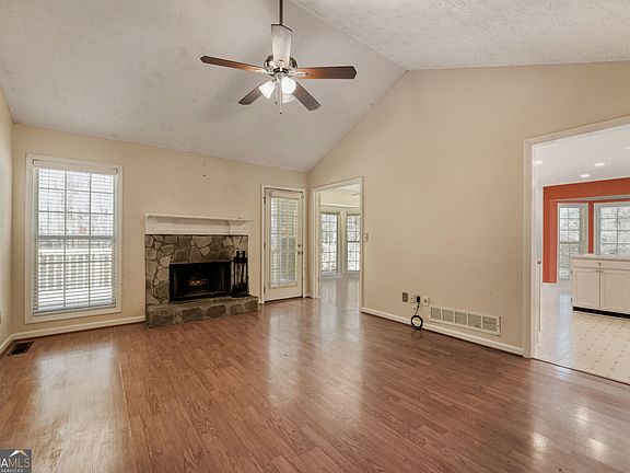 2nd image of 4808 Woodlands Pkwy