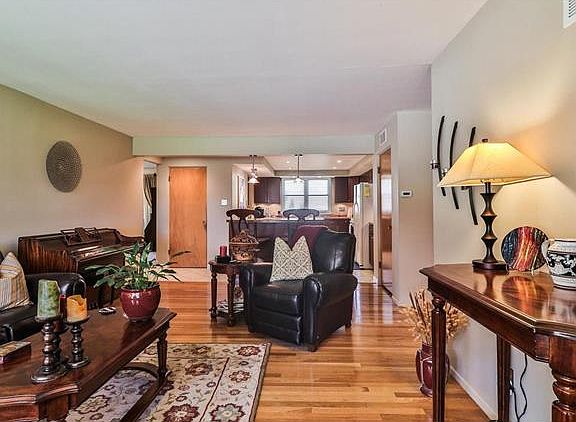 4th image of 1185 Bluefield Dr