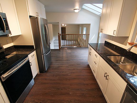 5th image of 10413 NE 124th St