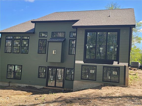 2nd image of 3201 Carmellas Cir