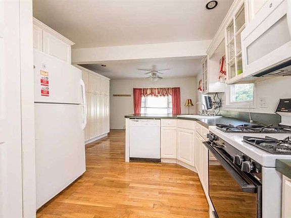 3rd image of 63 Park Ave
