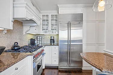 524 East 72nd Street, #32CDE