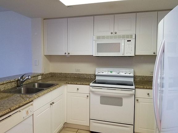3rd image of 19501 W Country Club Dr APT 2101