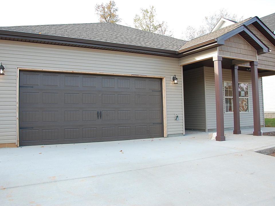 1st image of 126 Magnolia Pl
