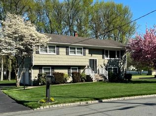 10 Cole Rd, Fairfield, NJ 07004