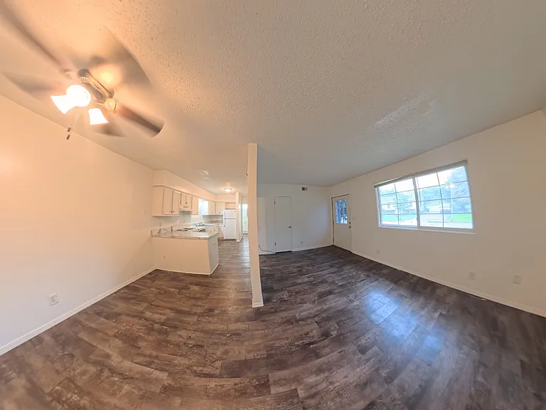 214 NW Chapel Dr #1 — Photo 5