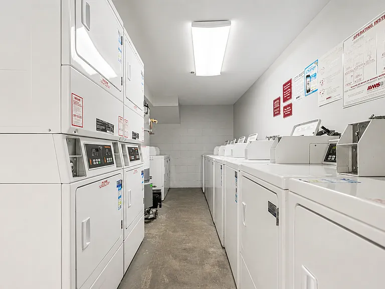 Monrovia Villas Apartments — Photo 9