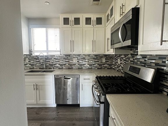 4th image of 937 S Soto St #937