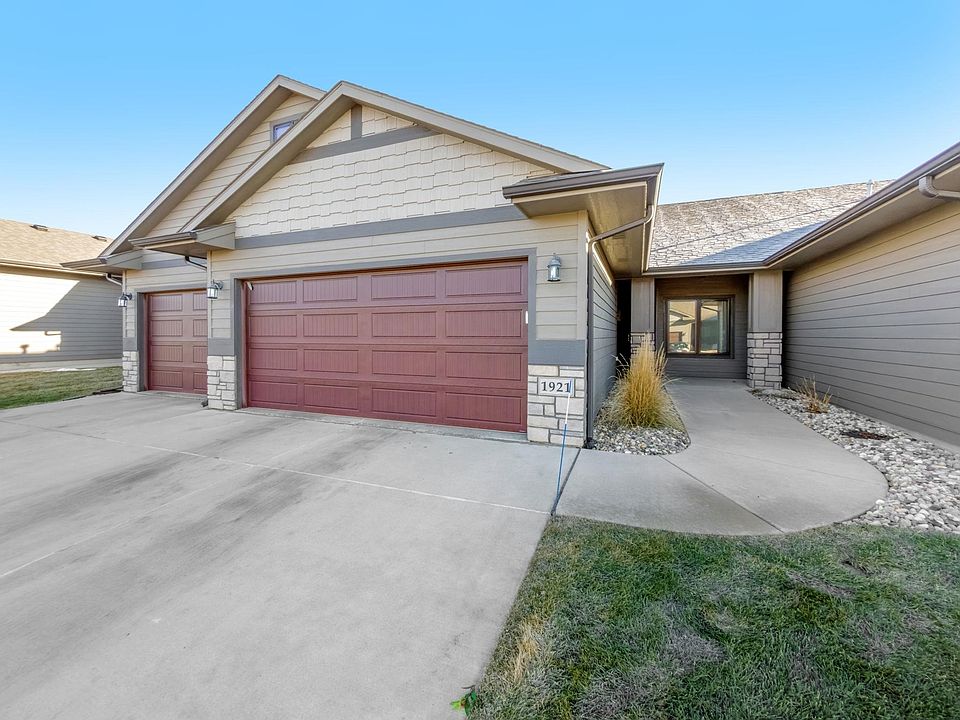 1st image of 1921 S Sonoma Pl