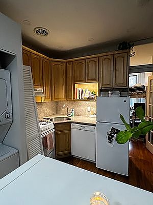 4th image of 675 Union St APT 1R