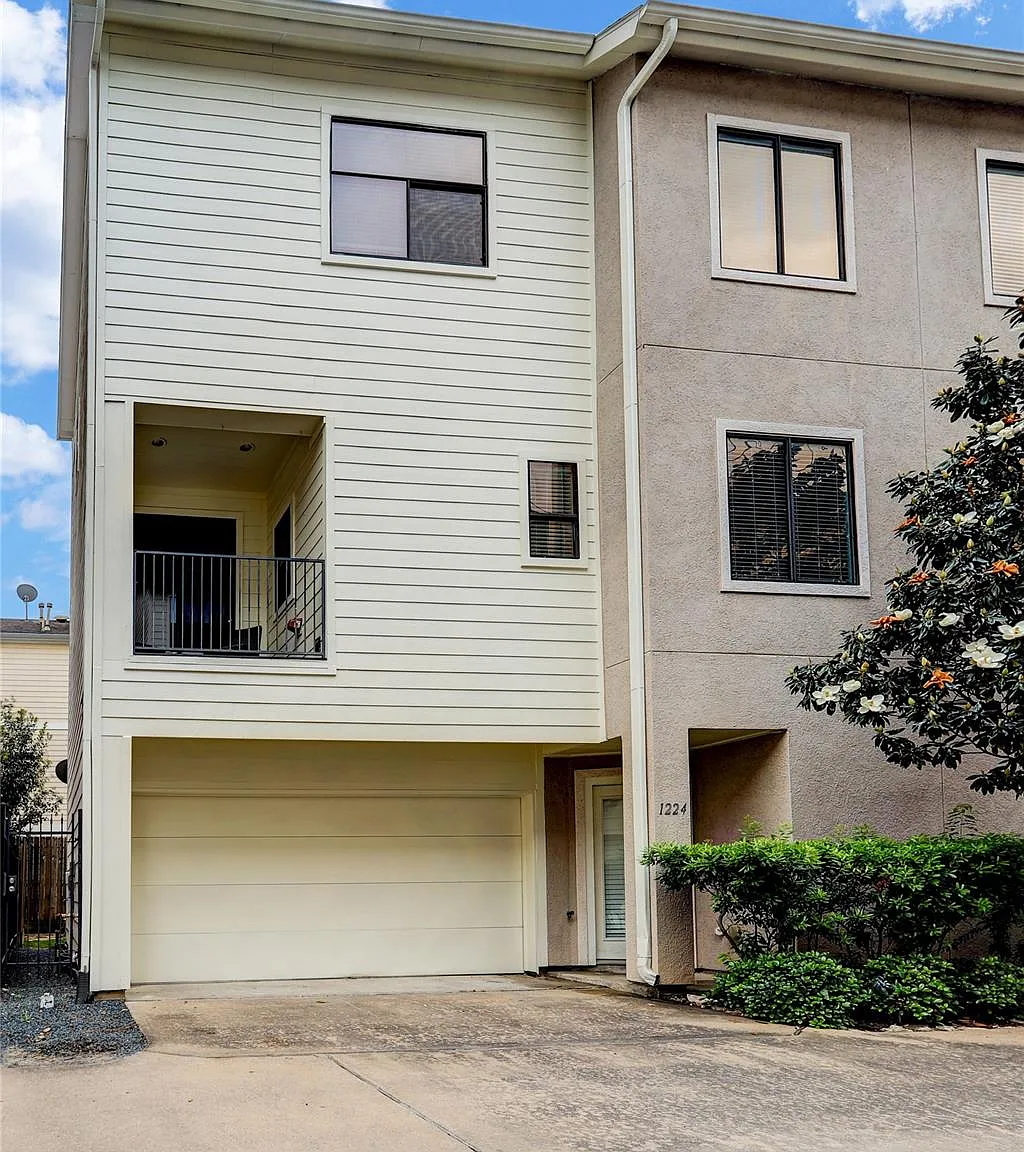 3 bed, 3.5 bath, 2100 sqft, $2,700 — Photo 1