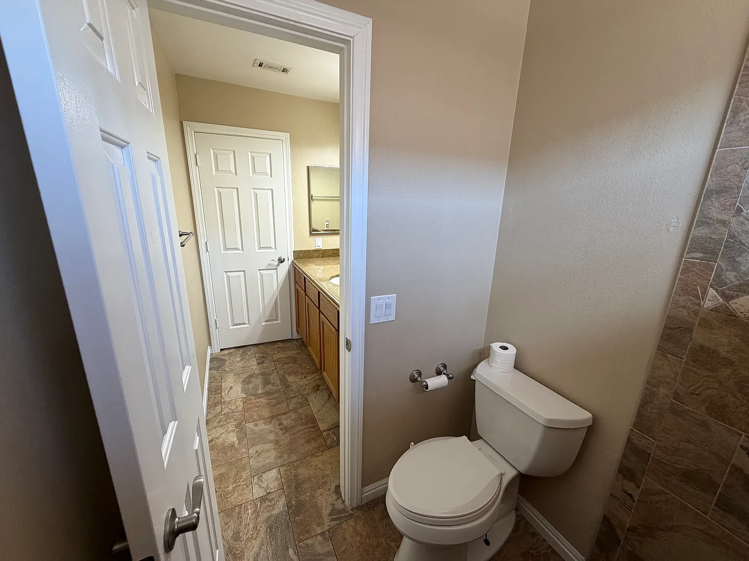 3 bed, 1382 sqft, $2,000 — Photo 3