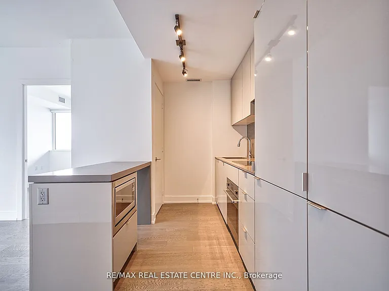 7 Grenville St #2605 — Photo 9